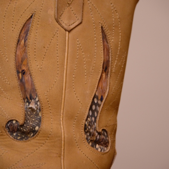 Real leather western style boot w/carving - Picture 4 of 6